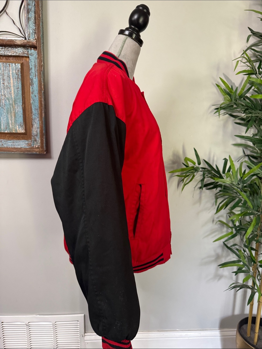 Chicago Bulls Red and Black Varsity Bomber Jacket - Picture 6 of 12